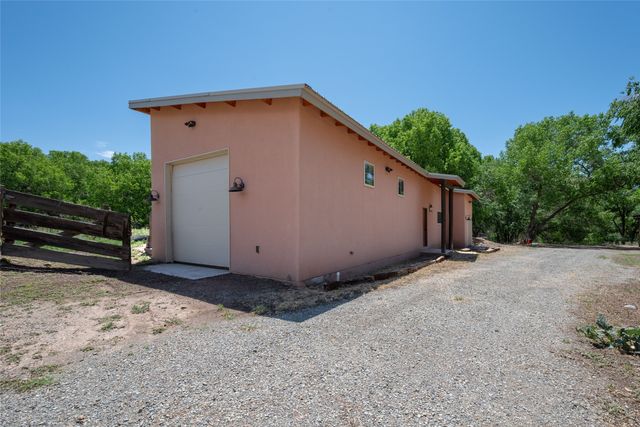 442 Los Pinos Road, Santa Fe, NM 87507