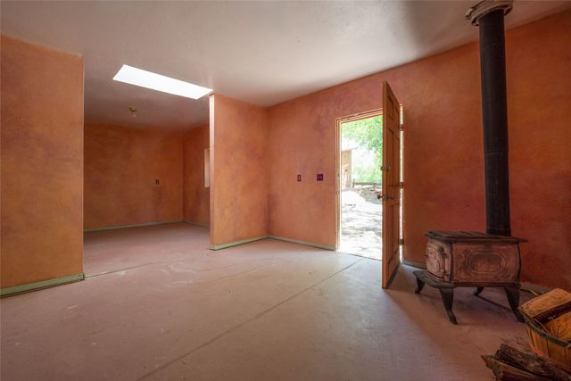 442 Los Pinos Road, Santa Fe, NM 87507