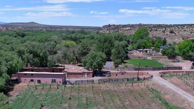442 Los Pinos Road, Santa Fe, NM 87507
