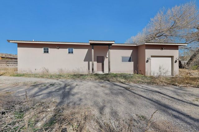 442 Los Pinos Road, Santa Fe, NM 87507