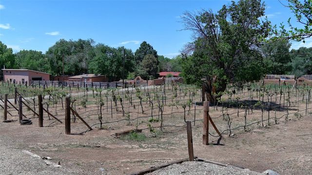 442 Los Pinos Road, Santa Fe, NM 87507