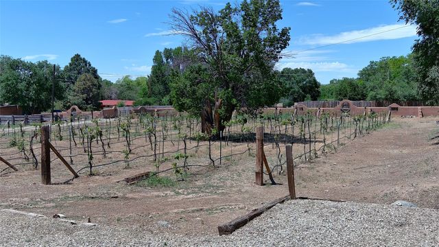442 Los Pinos Road, Santa Fe, NM 87507