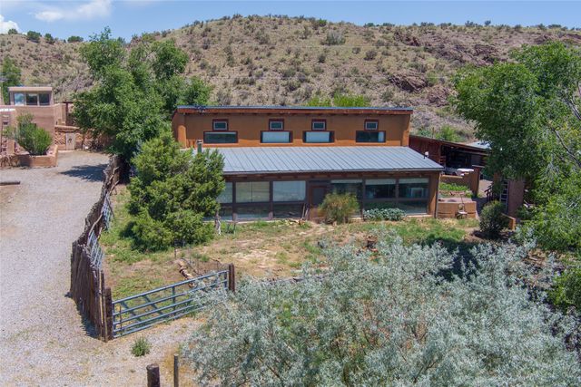 442 Los Pinos Road, Santa Fe, NM 87507