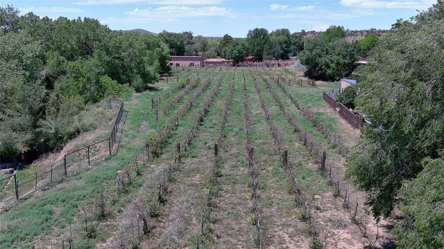 442 Los Pinos Road, Santa Fe, NM 87507