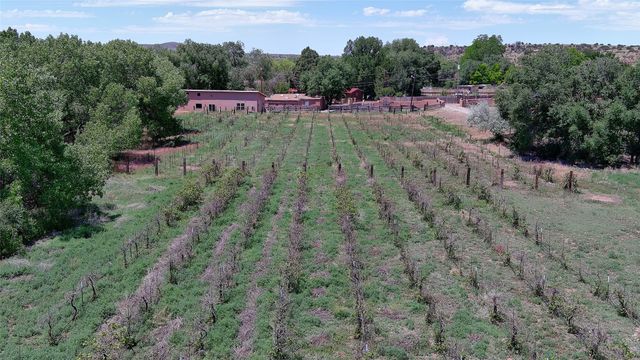 442 Los Pinos Road, Santa Fe, NM 87507