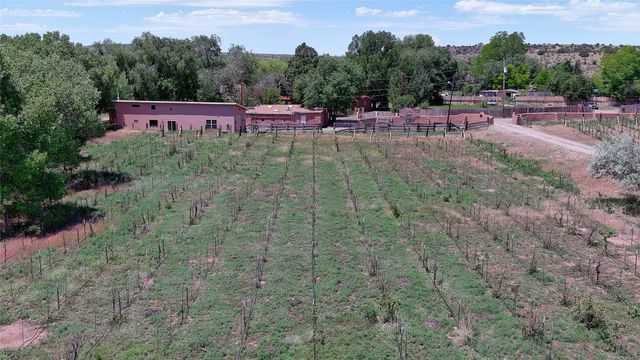 442 Los Pinos Road, Santa Fe, NM 87507