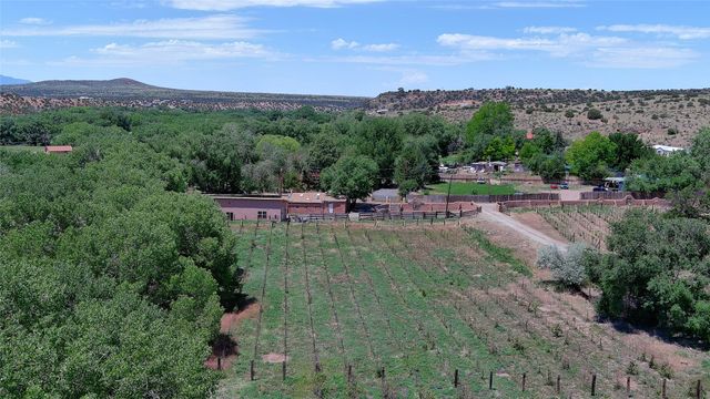 442 Los Pinos Road, Santa Fe, NM 87507