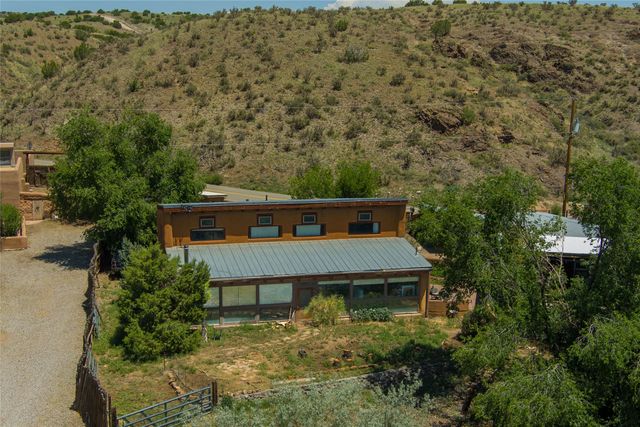 442 Los Pinos Road, Santa Fe, NM 87507