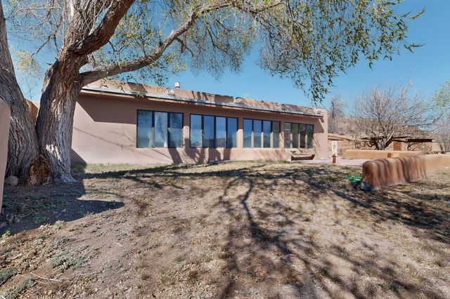 442 Los Pinos Road, Santa Fe, NM 87507