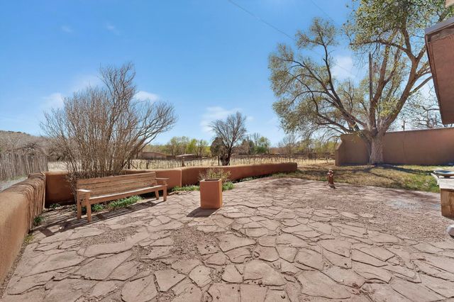 442 Los Pinos Road, Santa Fe, NM 87507