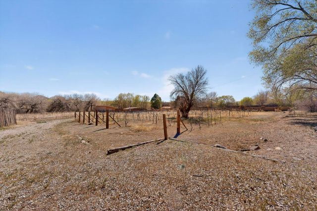 442 Los Pinos Road, Santa Fe, NM 87507