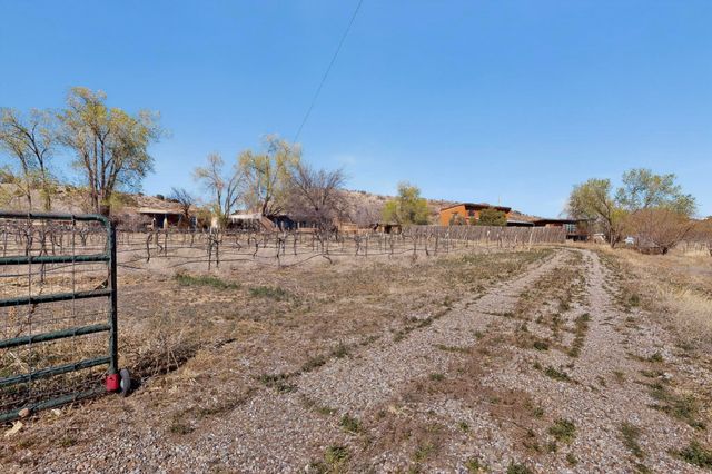 442 Los Pinos Road, Santa Fe, NM 87507