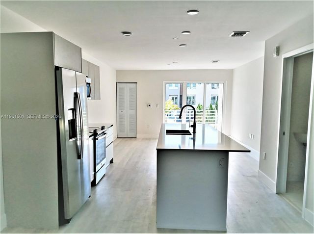 2555 NE 193rd St 2204, Miami, FL 33180