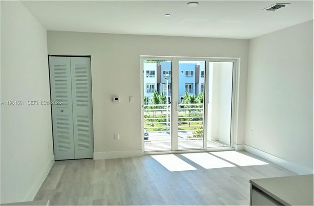 2555 NE 193rd St 2204, Miami, FL 33180