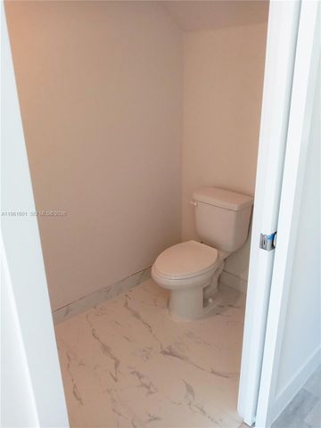 2555 NE 193rd St 2204, Miami, FL 33180