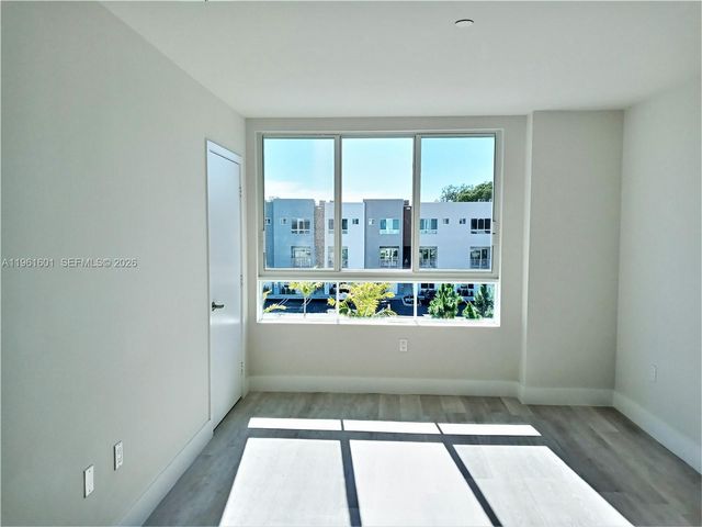 2555 NE 193rd St 2204, Miami, FL 33180