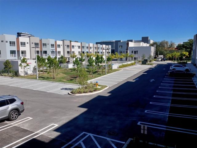 2555 NE 193rd St 2204, Miami, FL 33180