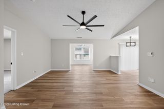 4523 Shelvis Dr, Louisville, KY 40216