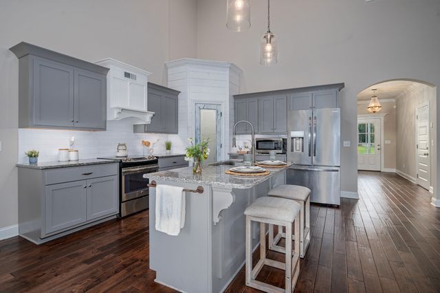 1222 Matheus Dr, Murfreesboro, TN 37128