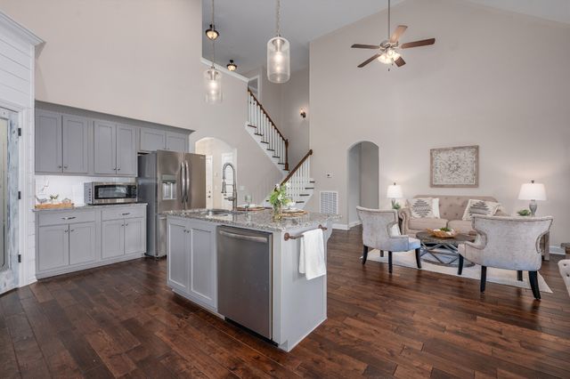1222 Matheus Dr, Murfreesboro, TN 37128