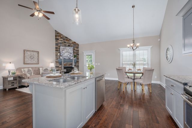 1222 Matheus Dr, Murfreesboro, TN 37128