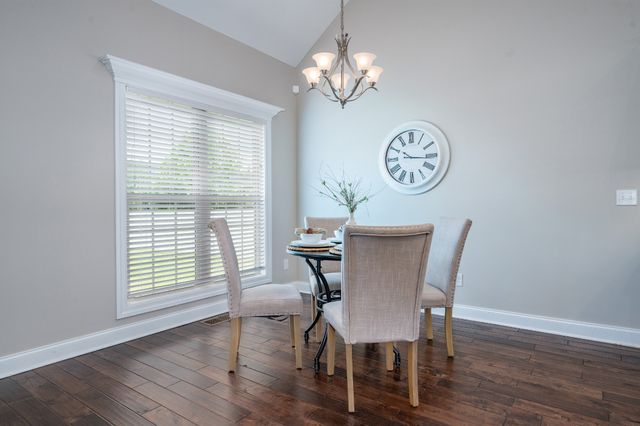 1222 Matheus Dr, Murfreesboro, TN 37128