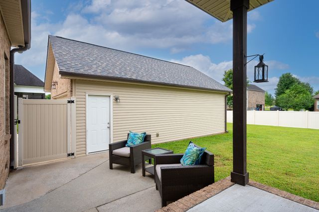 1222 Matheus Dr, Murfreesboro, TN 37128
