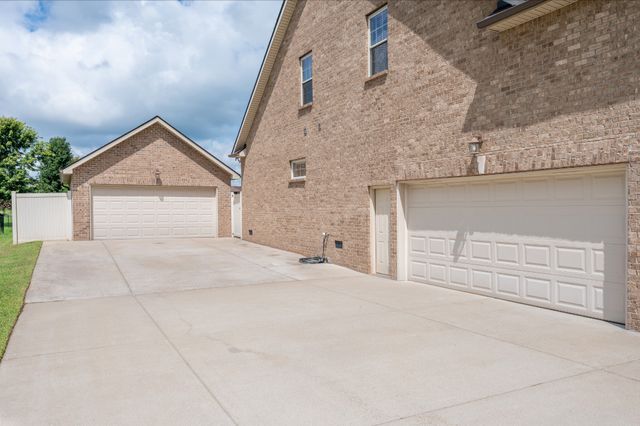1222 Matheus Dr, Murfreesboro, TN 37128