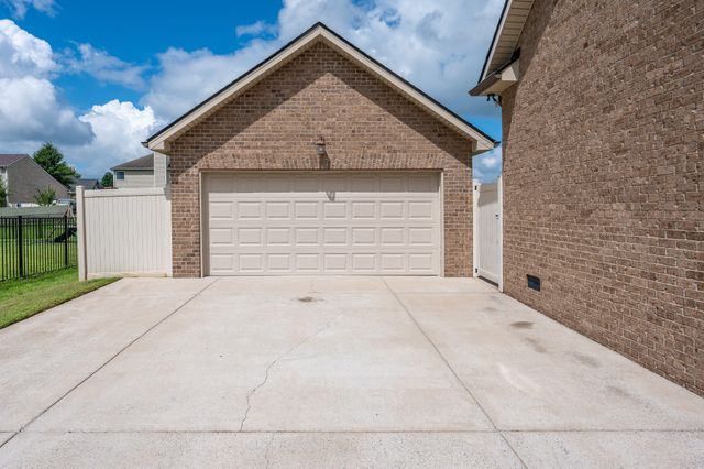 1222 Matheus Dr, Murfreesboro, TN 37128