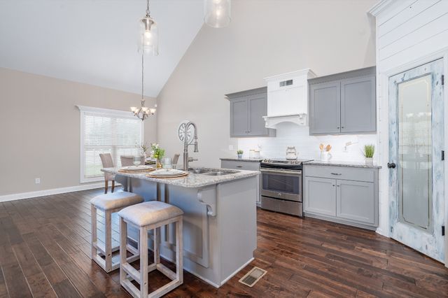 1222 Matheus Dr, Murfreesboro, TN 37128