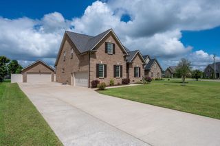 1222 Matheus Dr, Murfreesboro, TN 37128