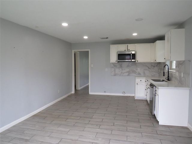 3403 Tidewater Drive, Houston, TX 77045