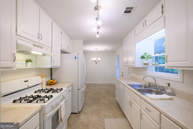 187 Cedar Ridge Road, Locust Grove, GA 30248