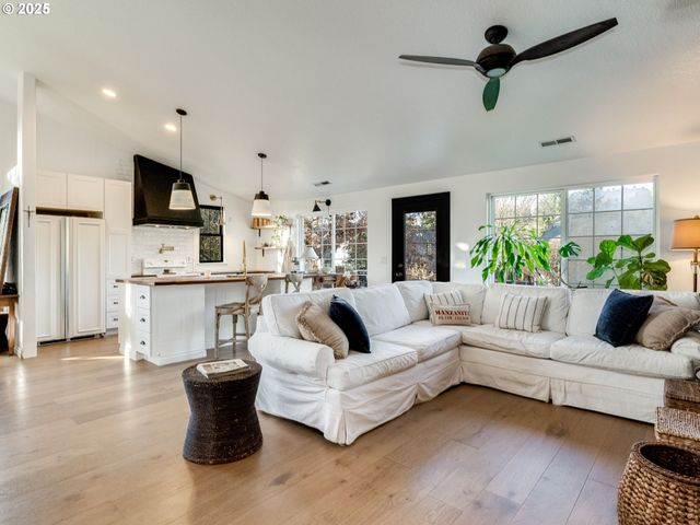 4577 ROLLING MEADOWS Dr, Washougal, WA 98671