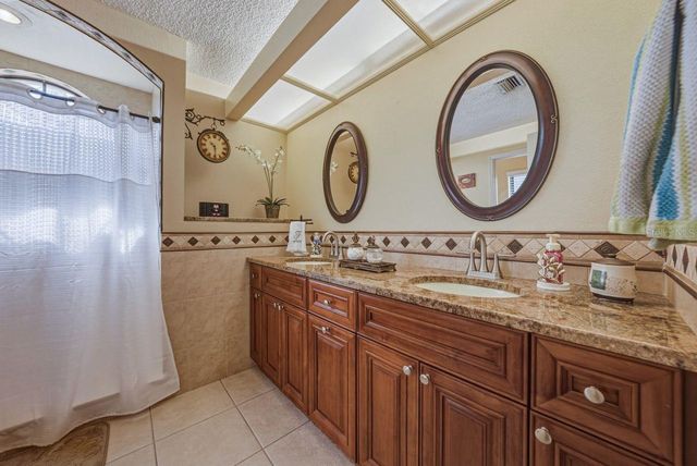 2104 HAYDON COURT, Brandon, FL 33511