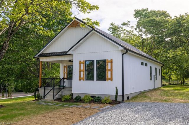 219 Grayson Street, Sparta, NC 28675