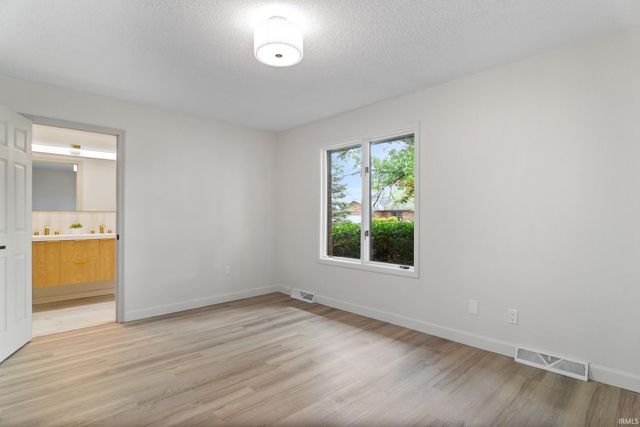 8224 E Heritage Drive, Evansville, IN 47715