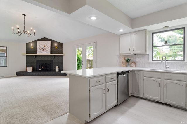 8224 E Heritage Drive, Evansville, IN 47715