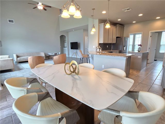8170 Luz De Luna St, Corpus Christi, TX 78414