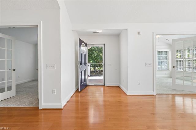 326 Garman LOOP, Yorktown, VA 23690