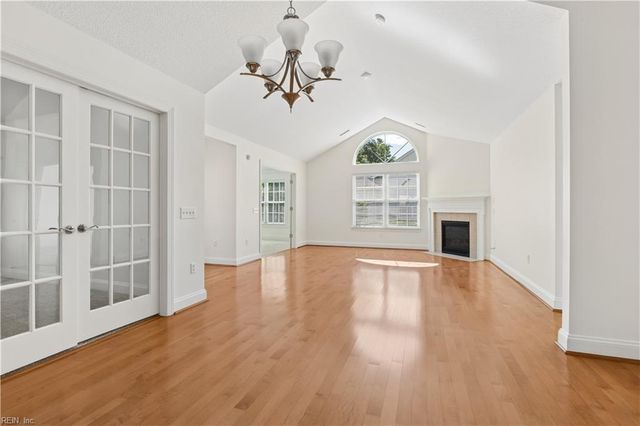 326 Garman LOOP, Yorktown, VA 23690
