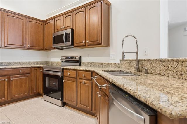 326 Garman LOOP, Yorktown, VA 23690