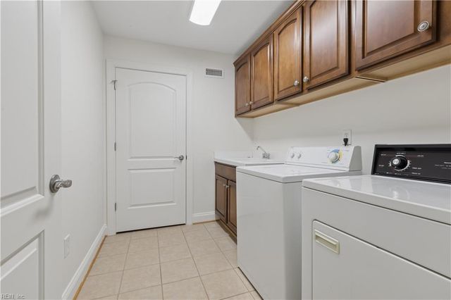 326 Garman LOOP, Yorktown, VA 23690
