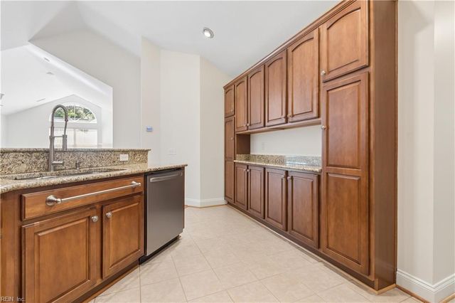 326 Garman LOOP, Yorktown, VA 23690