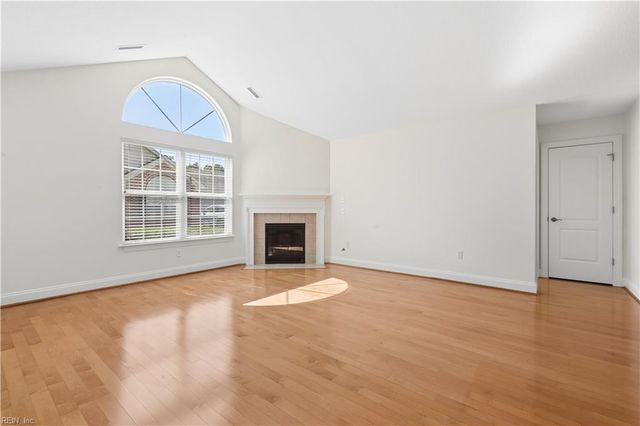 326 Garman LOOP, Yorktown, VA 23690