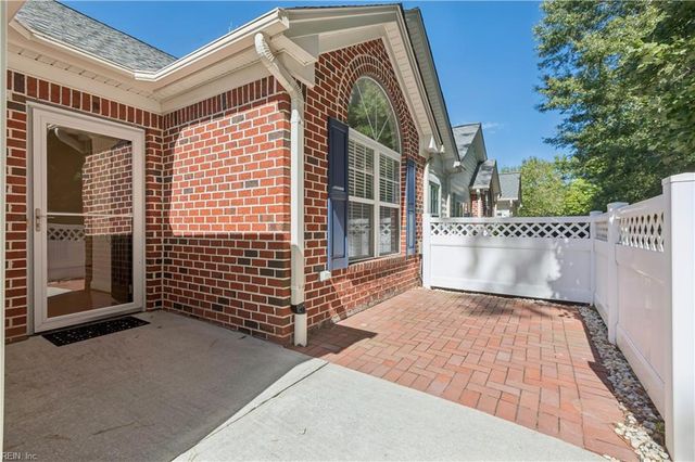 326 Garman LOOP, Yorktown, VA 23690