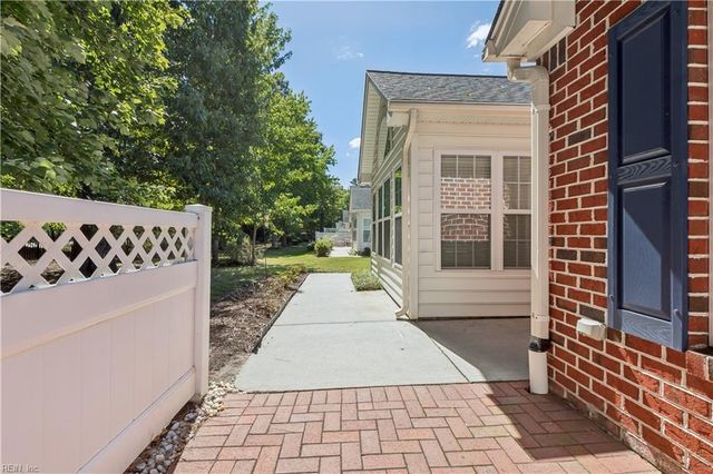 326 Garman LOOP, Yorktown, VA 23690