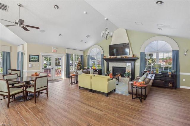 326 Garman LOOP, Yorktown, VA 23690