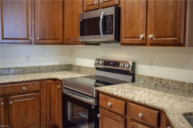 326 Garman LOOP, Yorktown, VA 23690