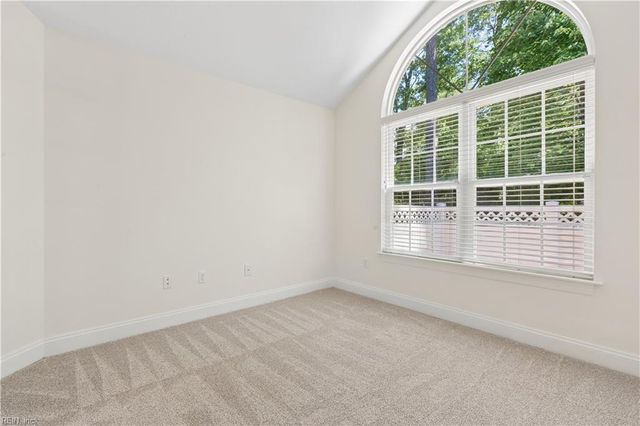 326 Garman LOOP, Yorktown, VA 23690